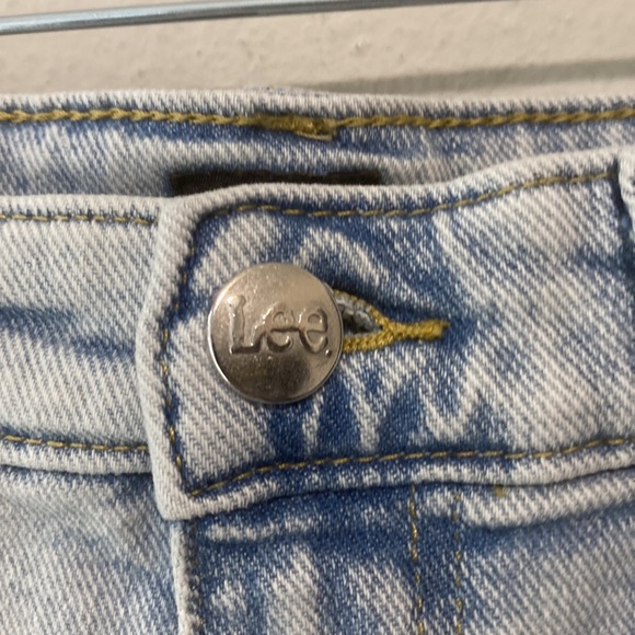 Lee Light Wash High Rise Cut Off Jean Shorts - Picture 8 of 12